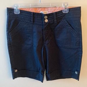 Lee sits below the waist 10 medium navy blue long shorts